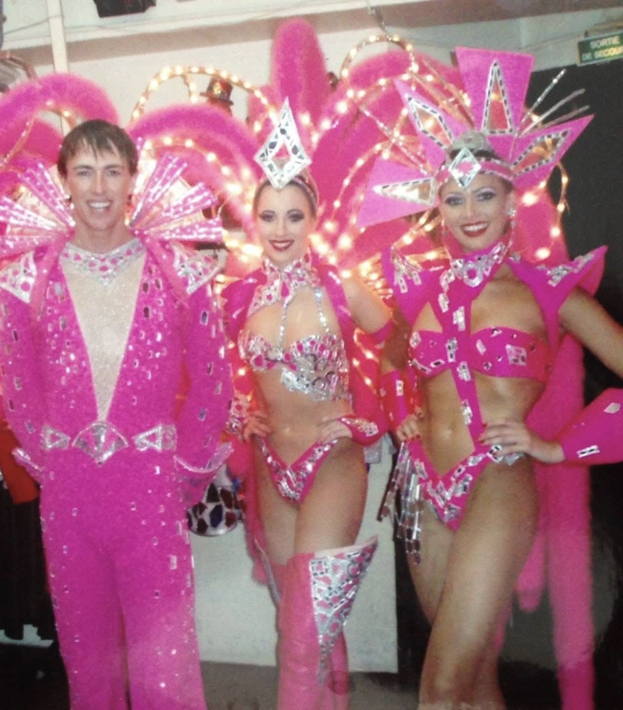 a very tall building in the middle of a city