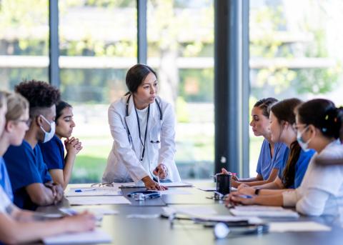 A group of doctors are in a meeting 