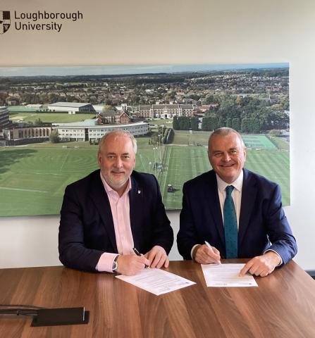 Professor Nick Jennings andProfessor Tim Brailsford sign MOU