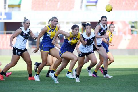Mia Salisbury leads the pack to the ball - 2024 Grand Final