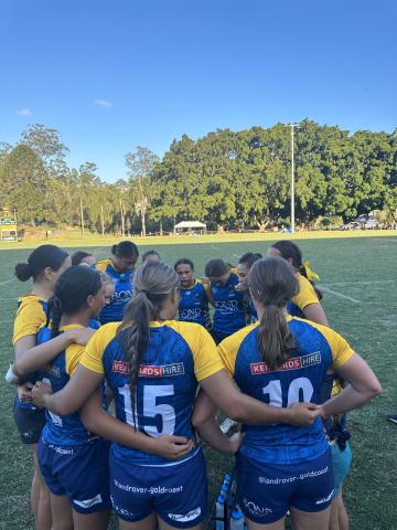 Bull Sharks girls huddle 7s