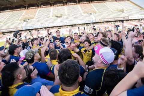 Bull Sharks celebrating