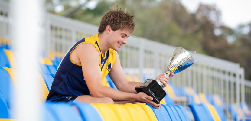 Oscar pledge with his trophy